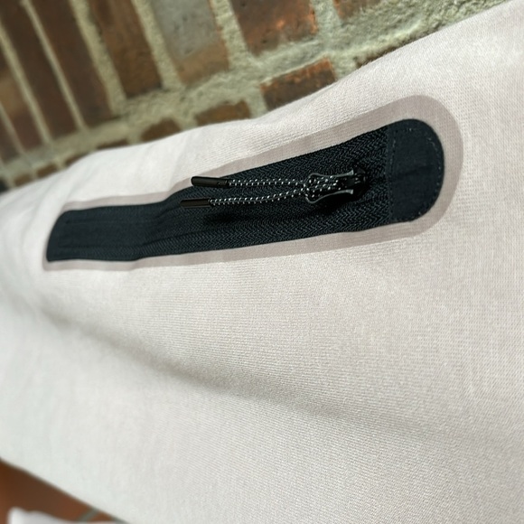 Women’s Nike Tech Jogger Pants, XXL, Diffused Taupe/ Black - Picture 4 of 11